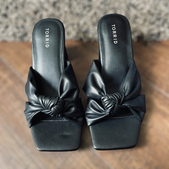 TORRID Soft Knot Square Heels • Size 10WW • Women - Picture 2 of 10